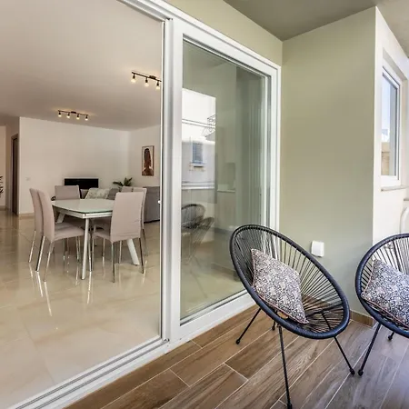 Modern & Bright Wi-fi & A/c Lejlighed Mellieħa